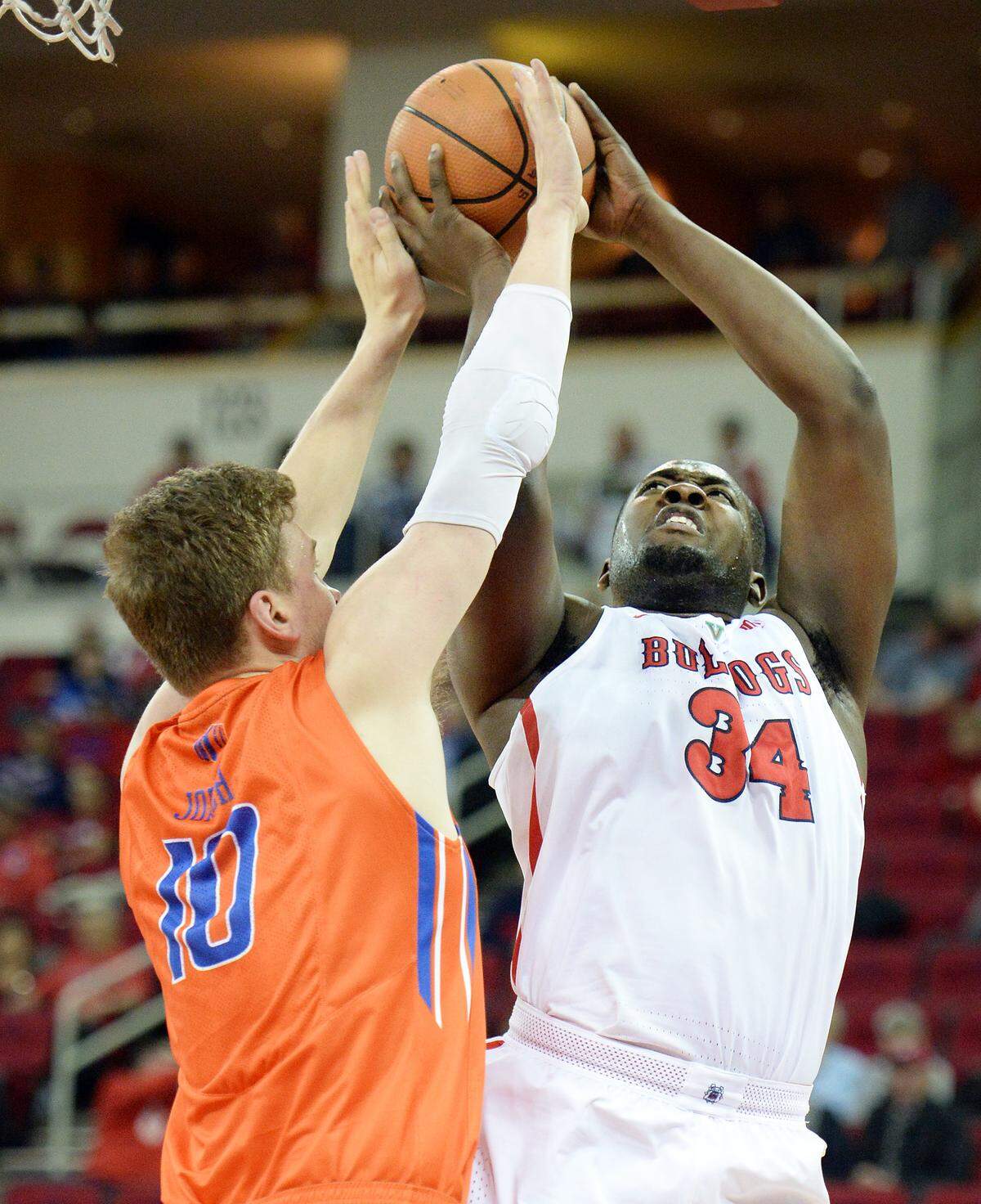 Fresno State’s Terrell Carter, right, fights for a shot against Boise State’s Robin Jorch during their game at the Save Mart Center in Fresno on Tuesday, Jan. 9, 2018.