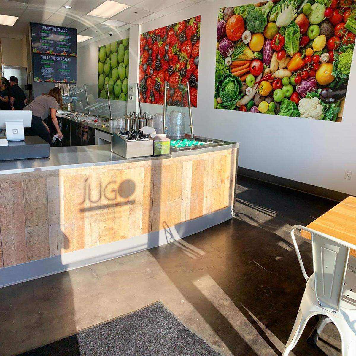 Jugo Salad & Juice Bar opened its first Clovis location, selling salads and juices.
