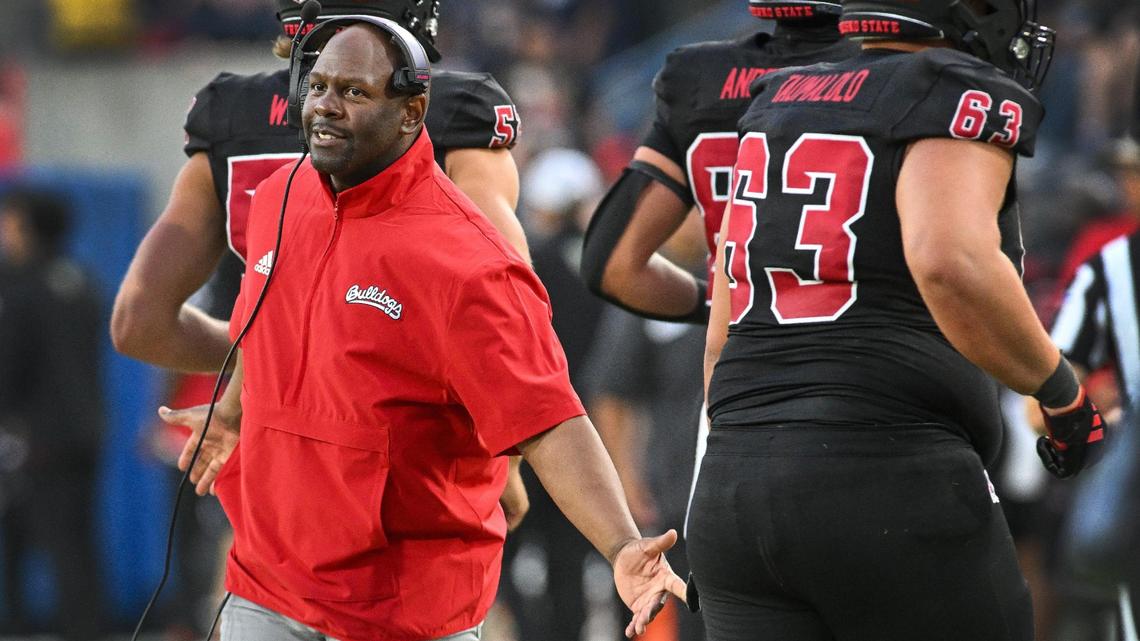 Fresno State struggles again in second half, falling to UCLA. Skipper gets endorsement
