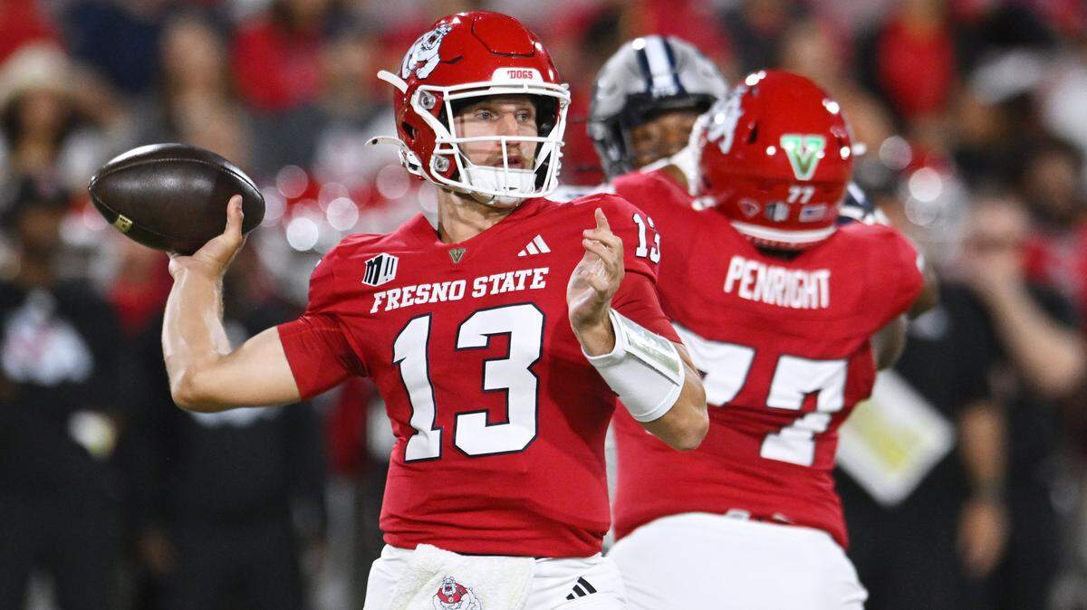 Fresno State quarterback E.J. Warner prepares to throw in the game against Nevada Saturday, Oct. 4, 2025 in Fresno.