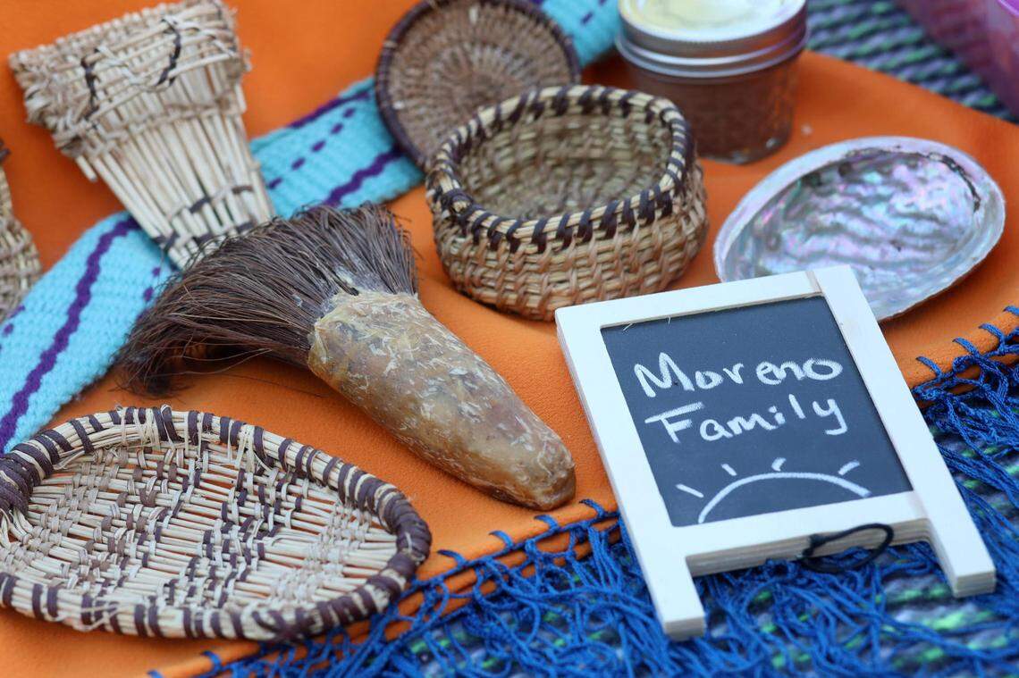 La Familia Moreno, nativa americana tachi, durante Cocina cultural: ‘el sabor del hogar: cada platillo cuenta una historia’ a finales del mes de abril en Madera.