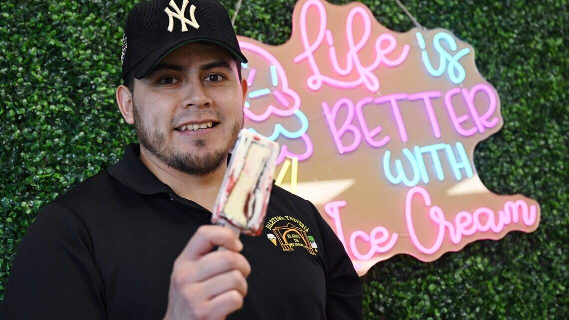 Fresno paletería ofrece más de 60 sabores coloridos inspirados en Michoacán, México