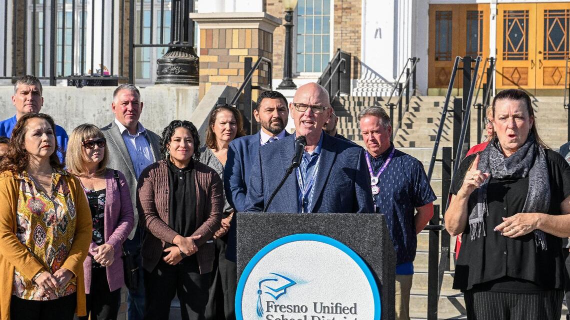 Distrito escolar de Fresno y sindicato llegan a acuerdo y evitan huelga de maestros