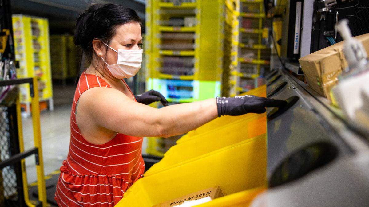 Amazon plans to hire 1,000 workers in Fresno and Visalia.