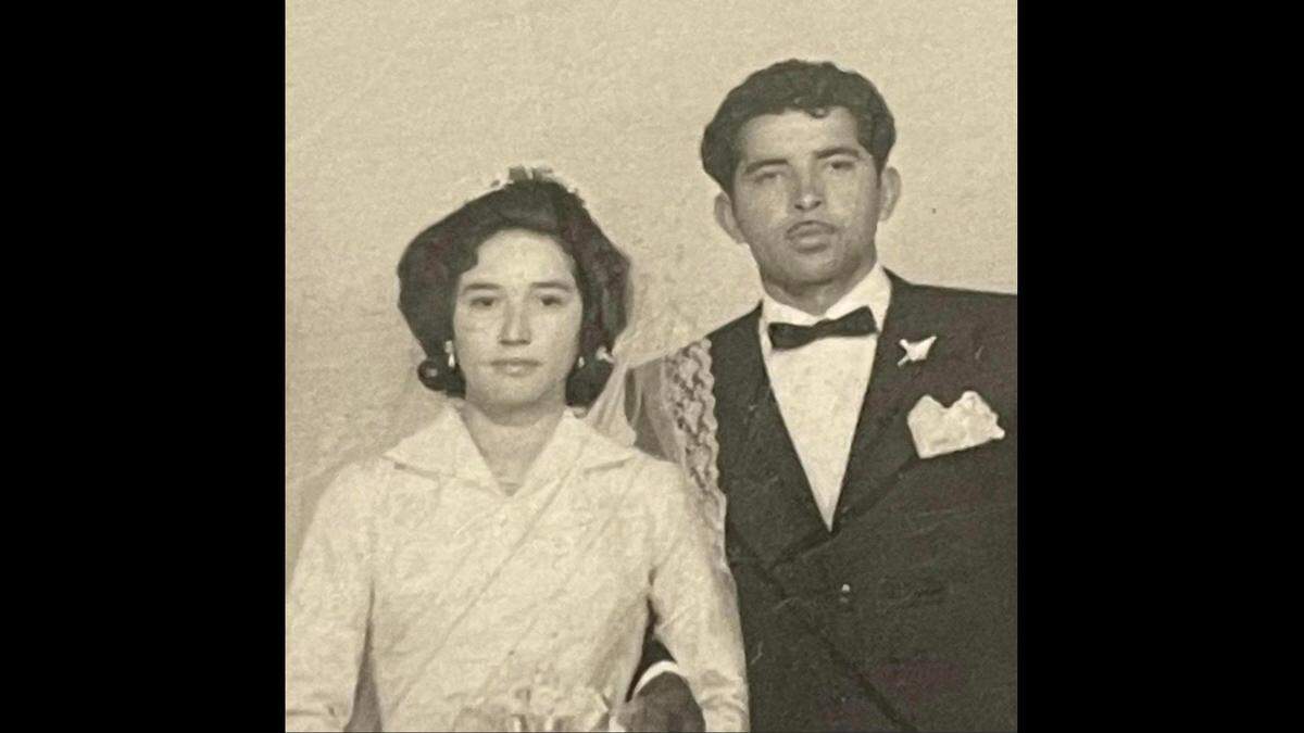 Josefina y Félix Segura el día de su boda. Su hijo Miguel y su esposa Lisa acaban de abrir Miguel’s Taquería en Clovis, usando las recetas de Josefina.