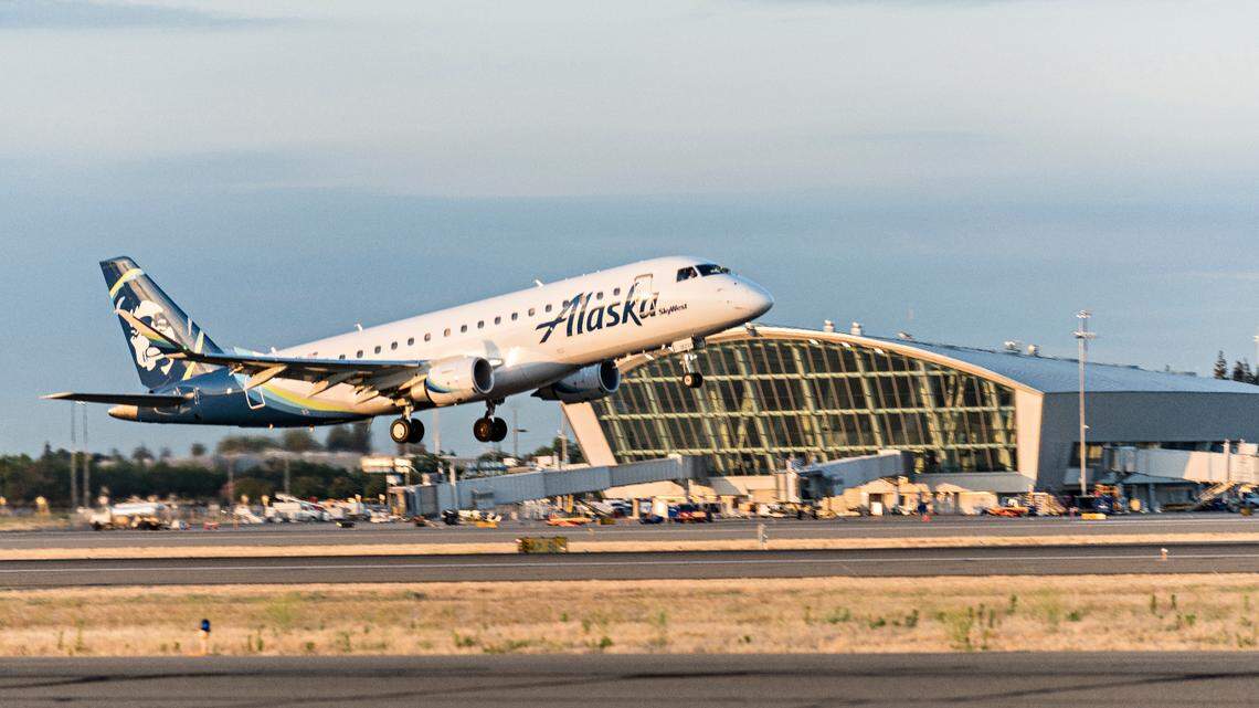 An Alaska Airlines Embraer E175 jet takes off from Fresno Yosemite International Airport