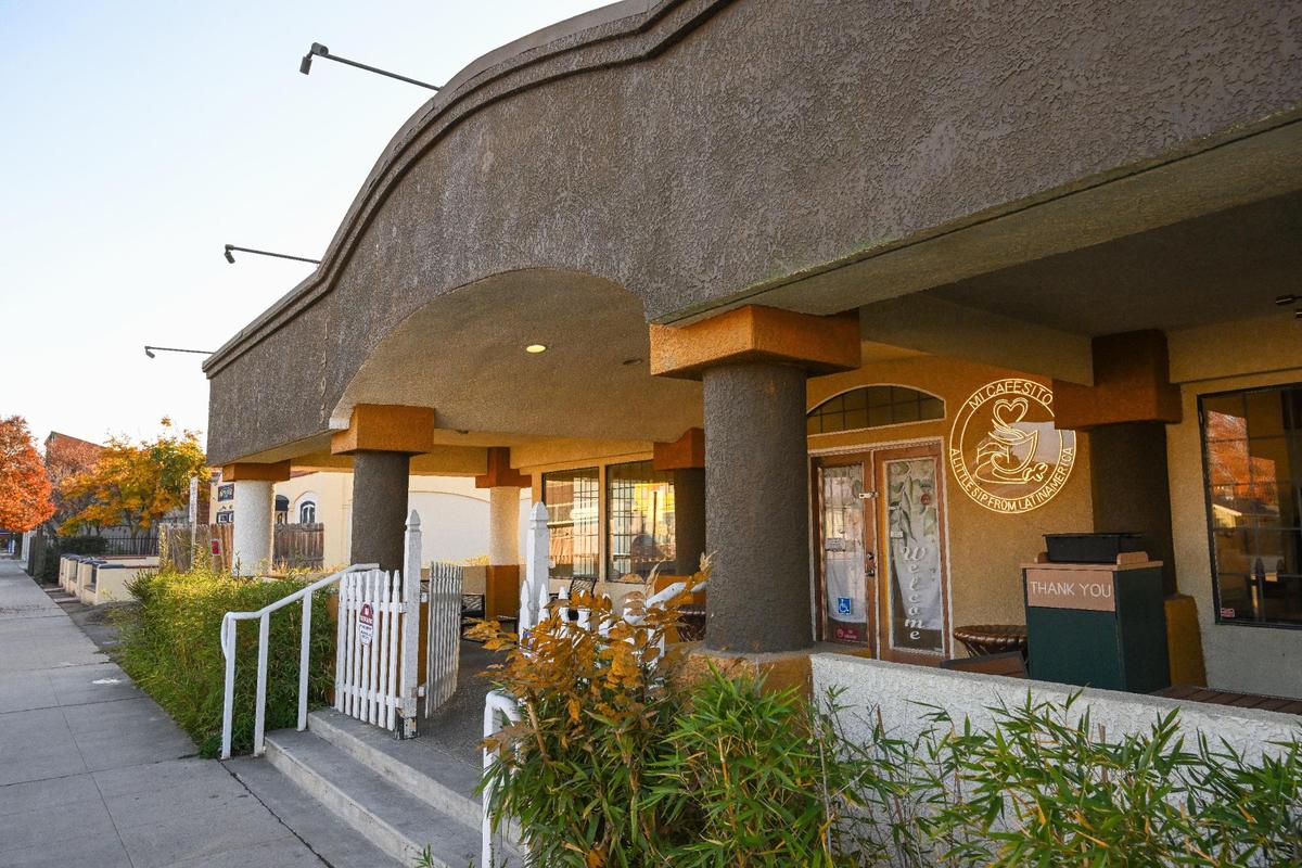 Mi Cafesito, una cafetería con bebidas y comida de café de inspiración latina, ha abierto recientemente un nuevo local en las avenidas Van Ness y Home, en la zona de Tower Village, en Fresno.