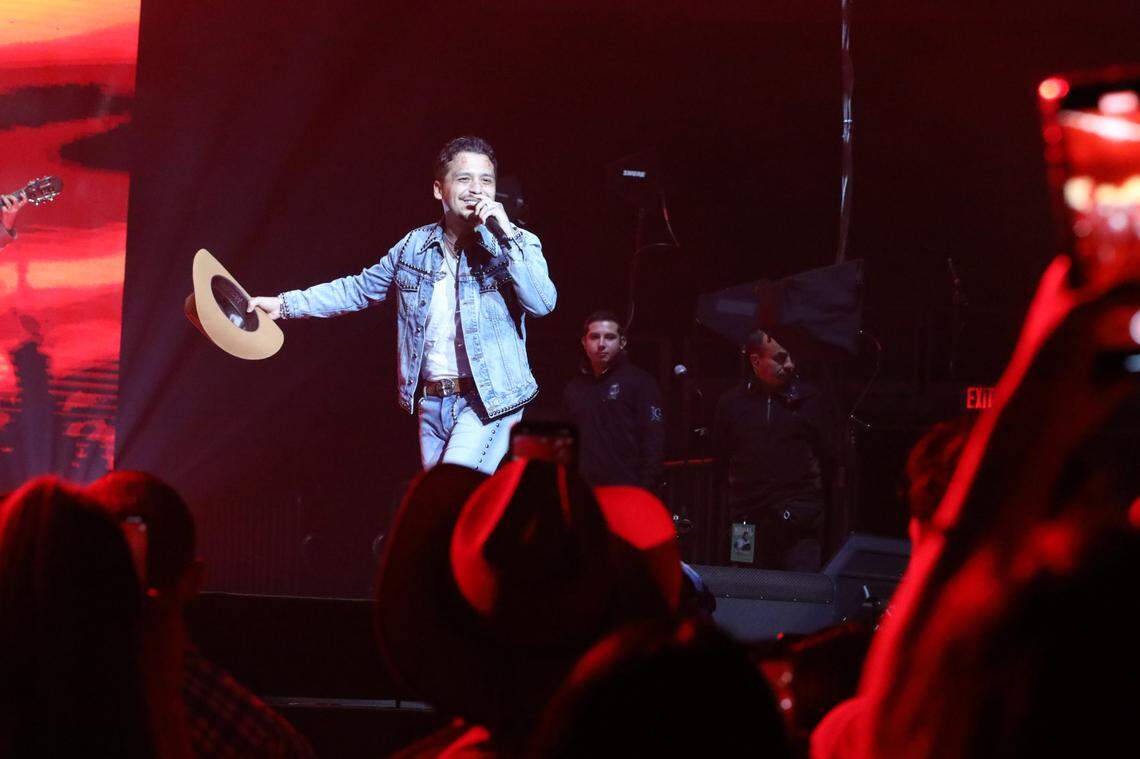 Christian Nodal durante su concierto Foraji2 Tour en el Save Mart Center en Fresno el viernes 29 de septiembre del 2023.