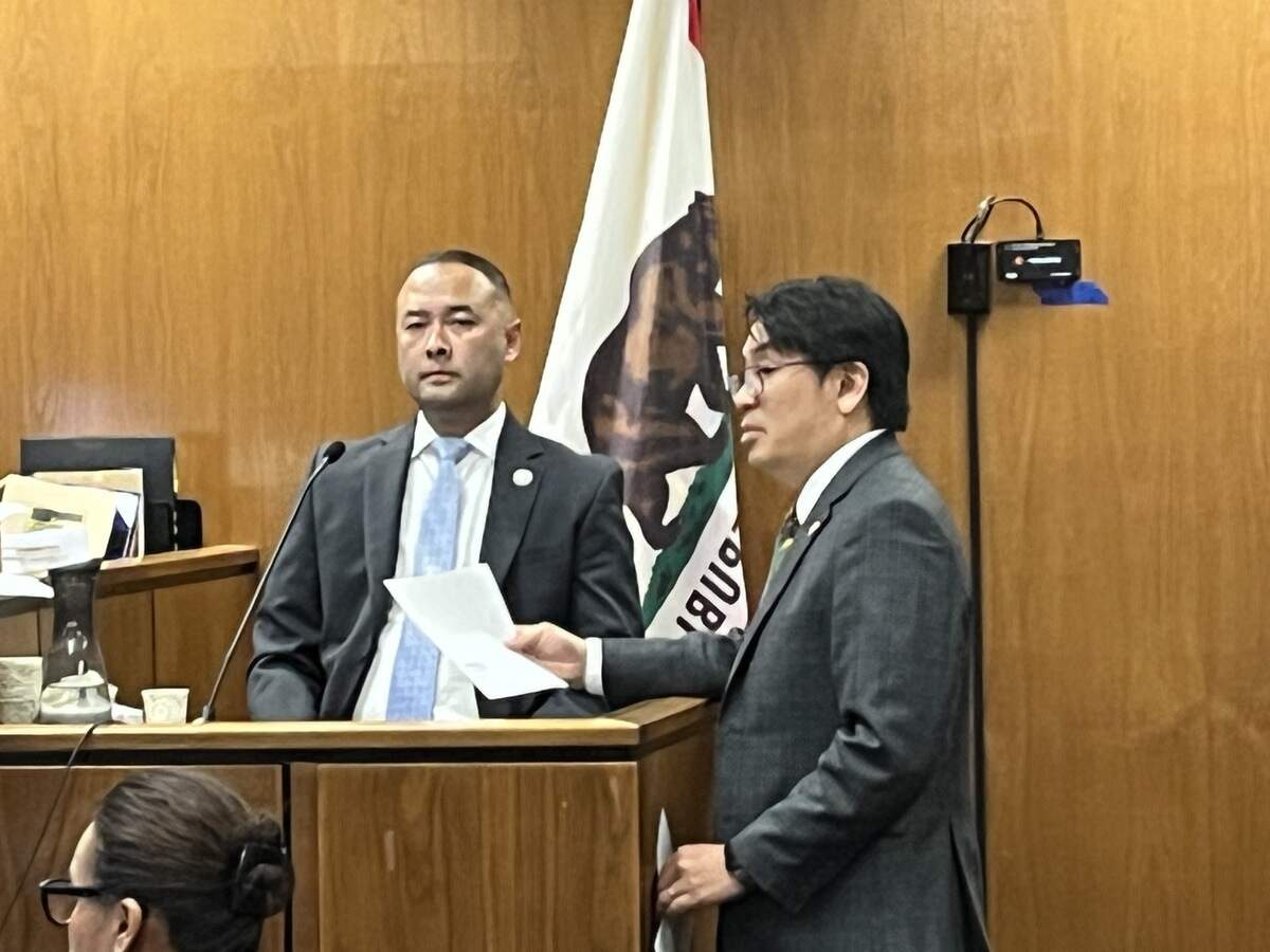 Fresno City Attorney Andrew Janz, left, answers questions from Fresno County prosecutor Victor Lai during a July 17, 2026, preliminary hearing for Larry Torrez.