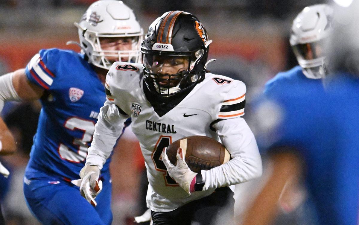 Central’s David Bell, center, cuts through an opening in Buchanan’s defense Thursday, Oct. 5, 2023 in Clovis.