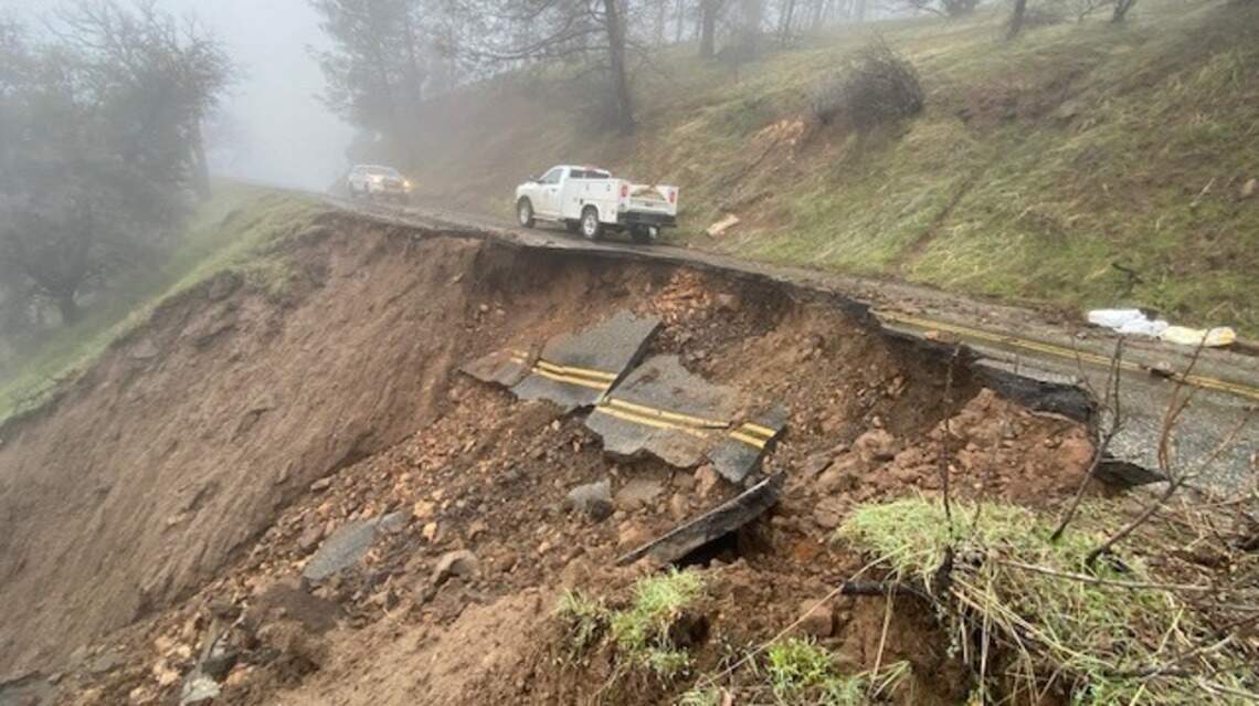 Saturday updates: Flash flood warning in Fresno County foothills. Snow falls in higher elevations