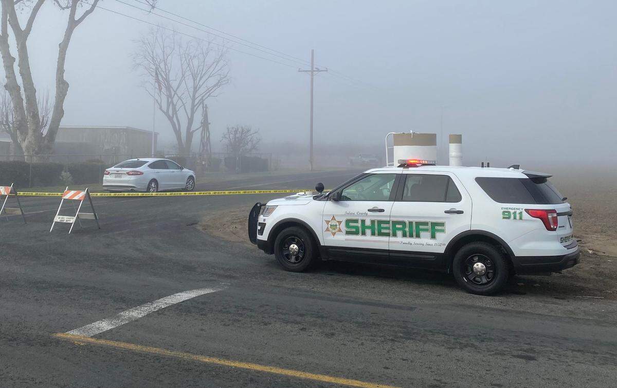 Tulare County Sheriff’s Office deputies responded to a double homicide in the area of Road 36 and Avenue 264, near the Tulare/Kings County line, on Sunday, Jan. 10, 2021.