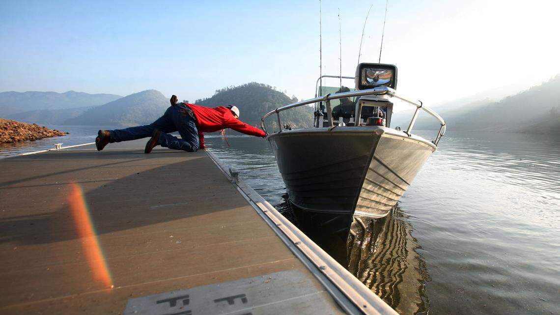 A man helps dock a boat at the Trimmer boat ramp at Pine Flat Lake in 2011.