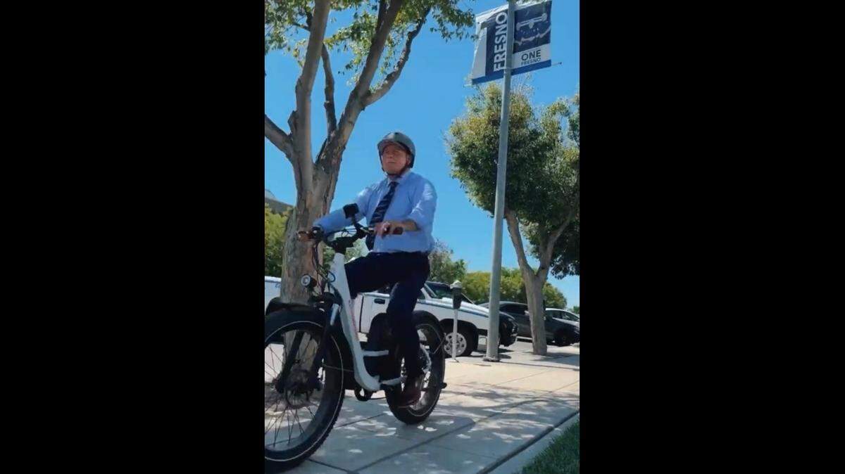Fresno Mayor Jerry Dyer, in a video posted on Dyer’s official Twitter account, rides an e-bike on the sidewalk near City Hall.