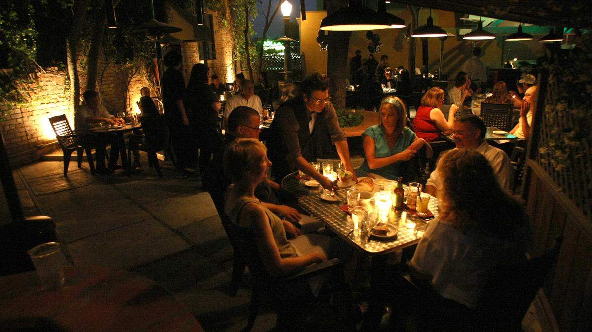 Diners are served on the patio at Veni Vidi Vici in the Tower District in this Fresno Bee file photo.