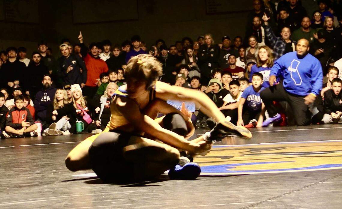 Nikade Zinkin of Clovis High wrestled Isaiah Cortez of Gilroy in the 129 pound championship of the Doc Buchanan Invitational in Clovis, California on Saturday, Jan. 6, 2023.