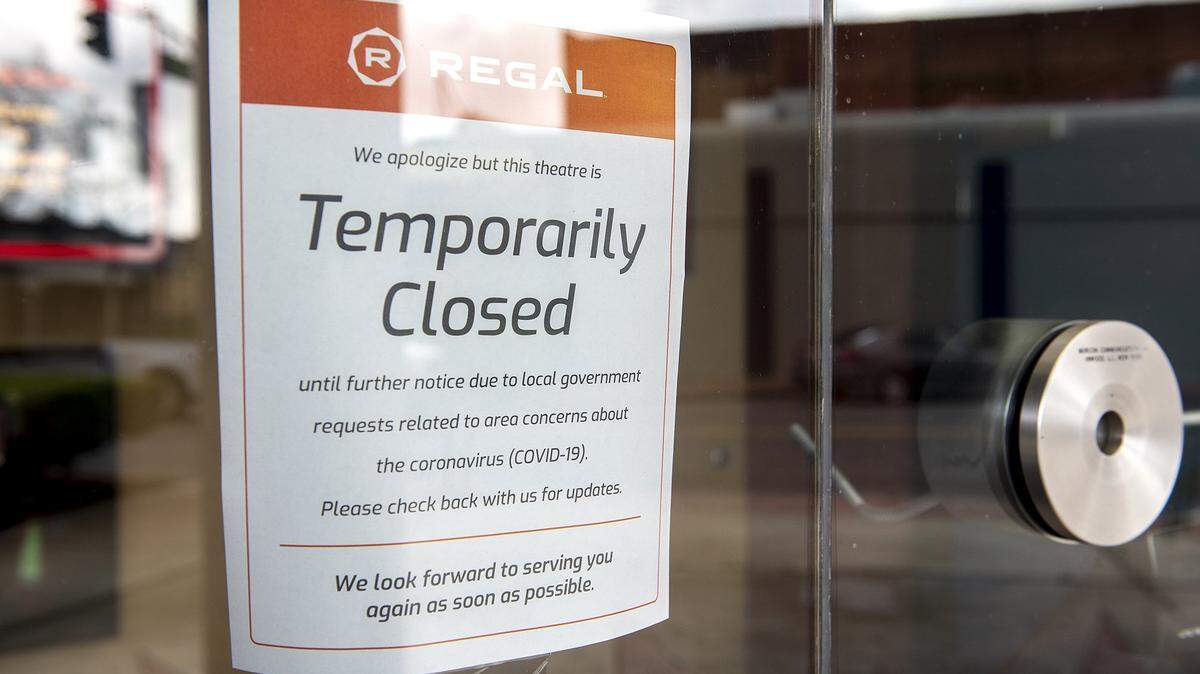 A note informs customers of a temporary closure at Regal Hollywood Merced located at 403 W. Main Street.  