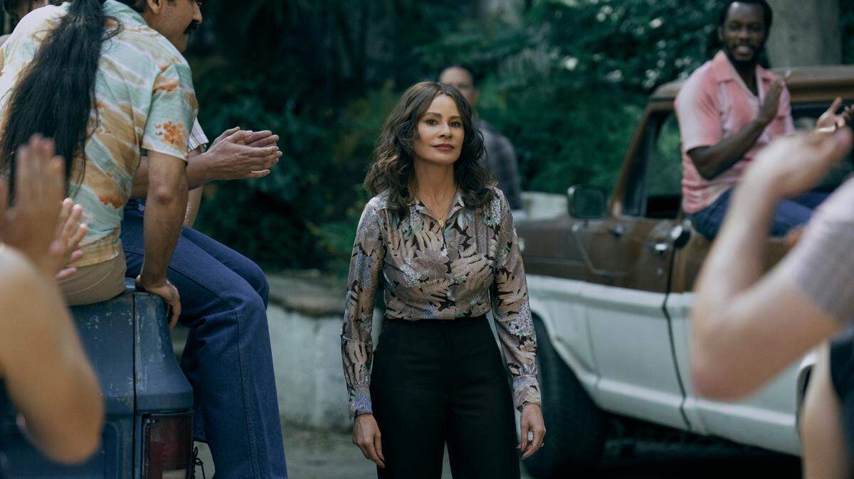 Fotograma cedido por Netflix donde aparece Sofía Vergara, como Griselda, durante una escena de ‘Griselda’, la serie de Netflix sobre la famosa narcotraficante colombiana.