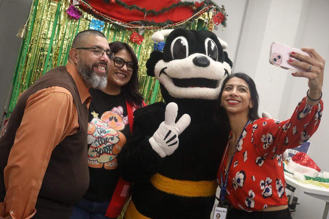 Community members had the opportunity to meet reporters and editors and take photos with Bee's mascot Scoopy while enjoying pan dulce and hot chocolate.