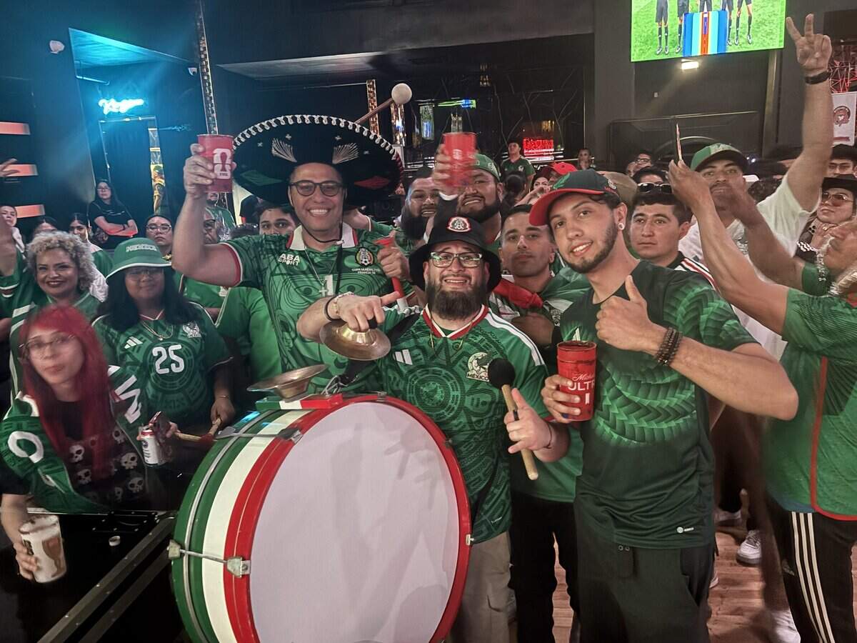 About 1,200 Mexico fans packed Fresno's Rainbow Ballroom to celebrate El Tri's 2-0 win over Ecuador as PVA Fresno cheered Julian Quinones and Raul Jimenez goals.