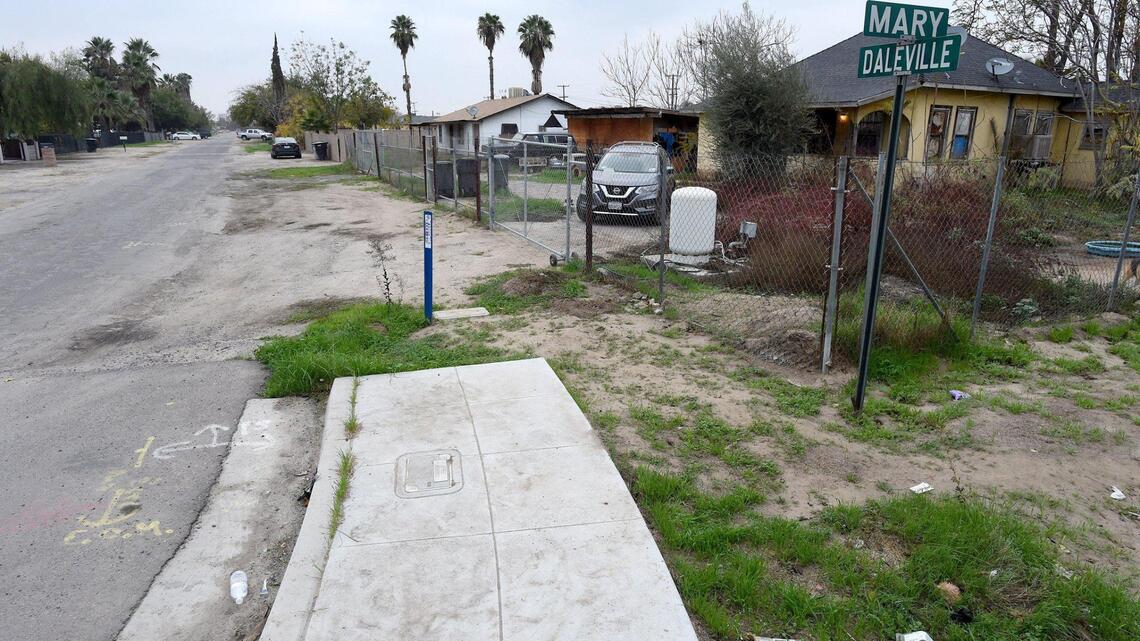 Elderly Fresno resident: I fear falling on the city’s unsafe sidewalks | Opinion