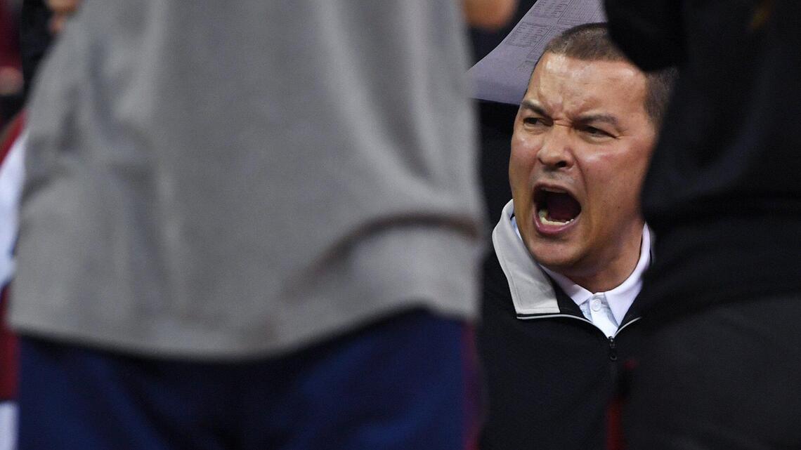 Short-handed Fresno State shows flashes with zone and big man. What happened at finish?