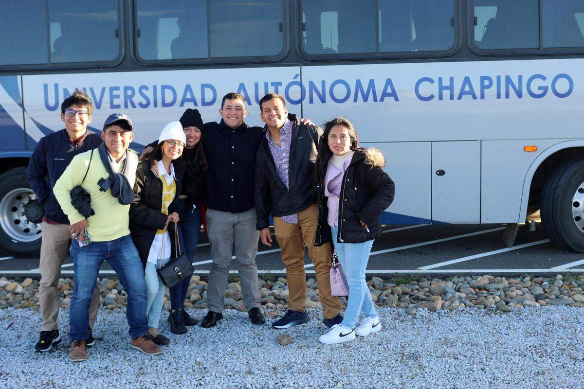 Estudiantes universitarios de la Universidad Autónoma Chapingo, una de las principales instituciones agrícolas de México, visitan la Universidad de California, Merced el 1 de marzo durante un viaje educativo de 10 días a los Estados Unidos.