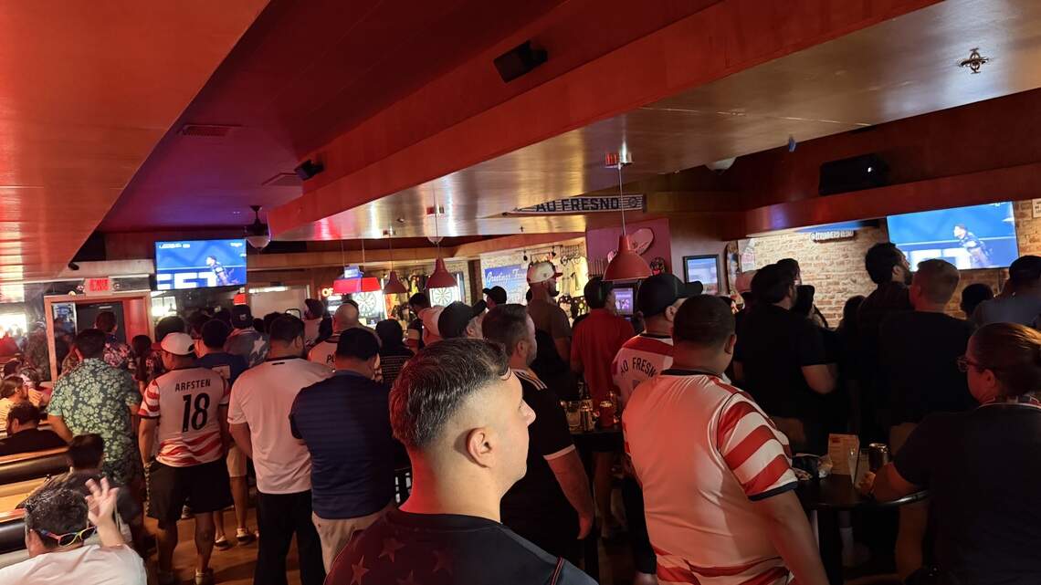 Estados Unidos inicia la Copa Mundial con estilo con victoria 4-1; aficionados de Fresno celebran el triunfo y la conexión local
