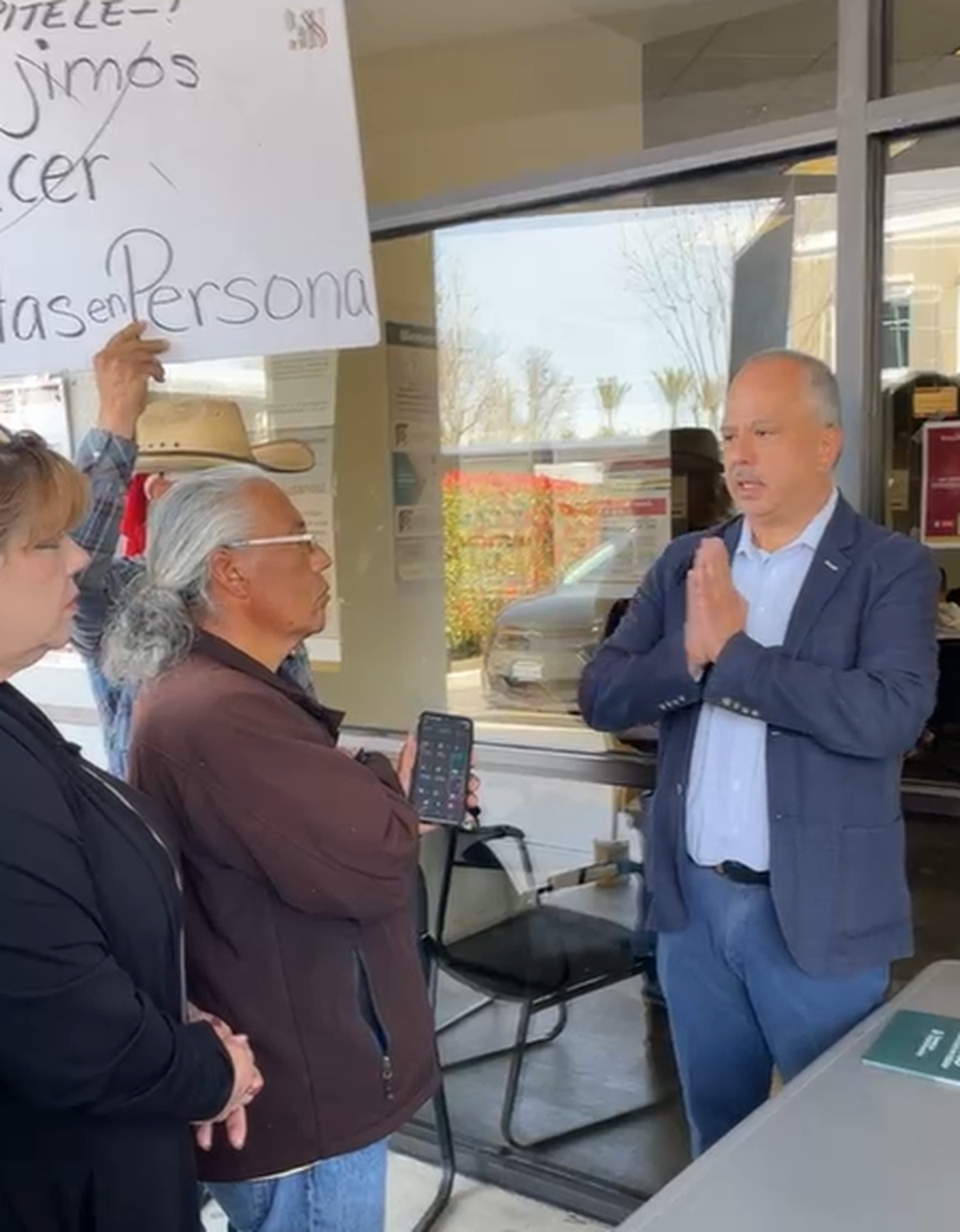 The head of the Instituto de los Mexicanos en el Exterior  (IME), Engineer Luis Gutiérrez Reyes (right) outside the Mexican Consulate in Fresno on March 18 with the coordinator of the Mexico 2024 Coalition 'Voto Desde el Extranjero', Ángel Noriega.
