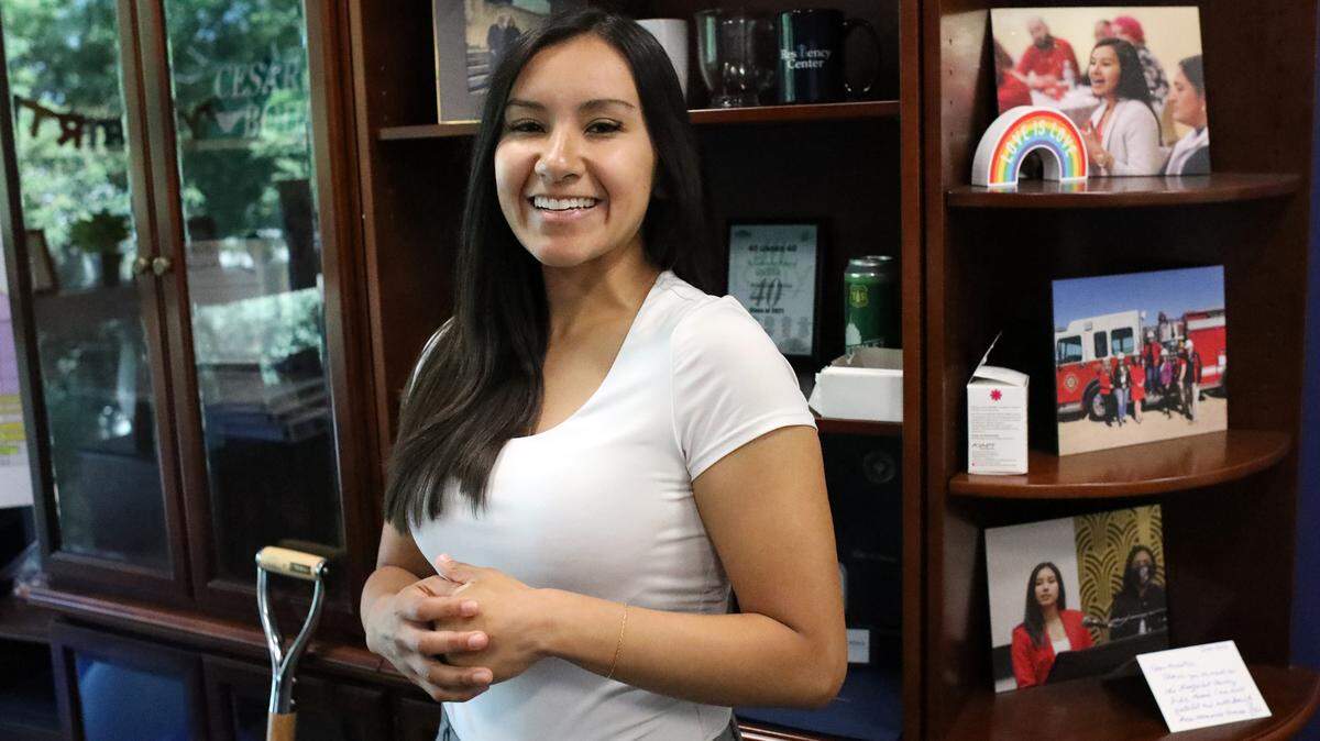 Annalisa Perea, concejala de Fresno, es la primera integrante abiertamente LGBTQ+ del Concejo Municipal de 7 miembros. Ha impulsado servicios adicionales y apoyo a los recursos LGBTW+.