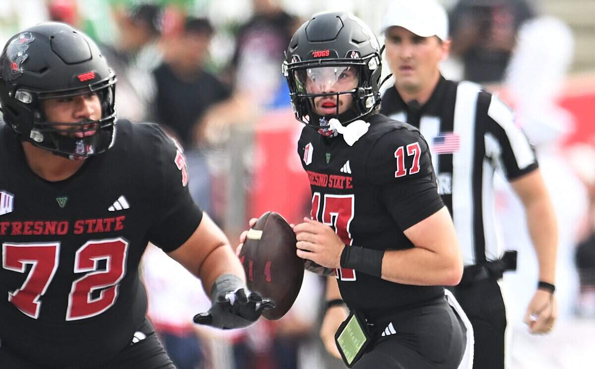 Fresno State quarterback Carson Conklin looks ot pass against San Diego State Saturday, Oct. 24, 2025 in Fresno.