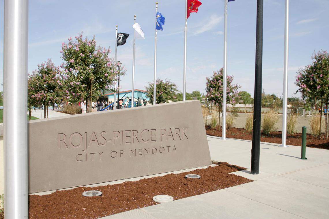 ROJAS-PIERCE PARK JE VDA 10/02/08 MENDOTA - Scenes from the grand opening ceremony of the renovated Rojas-Pierce Park.