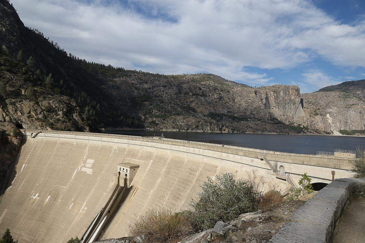 O’Shaughnessy Dam at Hetch Hetchy Reservoir in Yosemite National Park, California.
