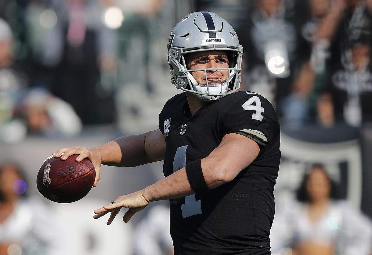 Oakland Raiders quarterback Derek Carr (4) passes against the Los Angeles Chargers during the first half of a 20-6 loss in Oakland, Sunday, Nov. 11, 2018.