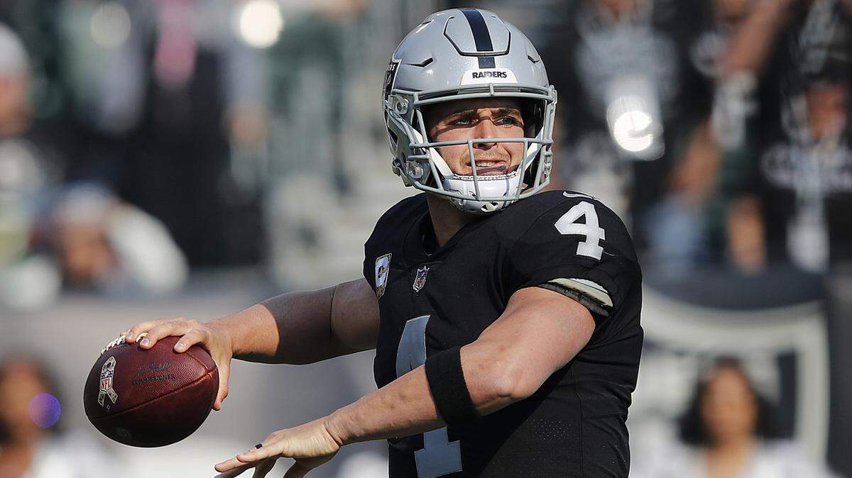 Oakland Raiders quarterback Derek Carr (4) passes against the Los Angeles Chargers during the first half of a 20-6 loss in Oakland, Sunday, Nov. 11, 2018.