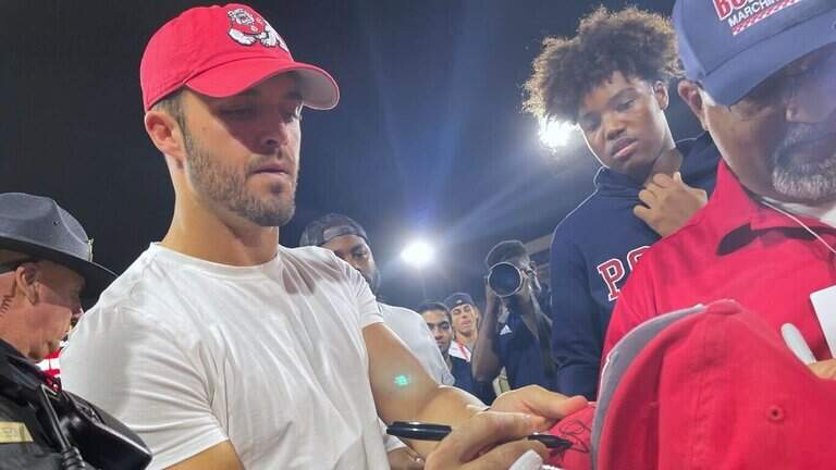Derek Carr made history at Fresno State and with Raiders. Now he’s being honored