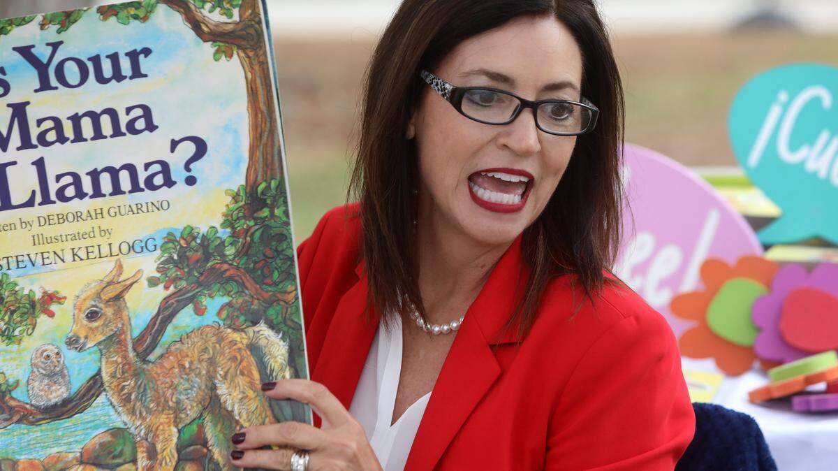 Fresno County Superintendent-elect Michelle Cantwell-Copher reads from the book ‘Is Your Mama a Llama’ to children during the seventh Feria de la Educación at Fresno State on Oct. 22, 2022.