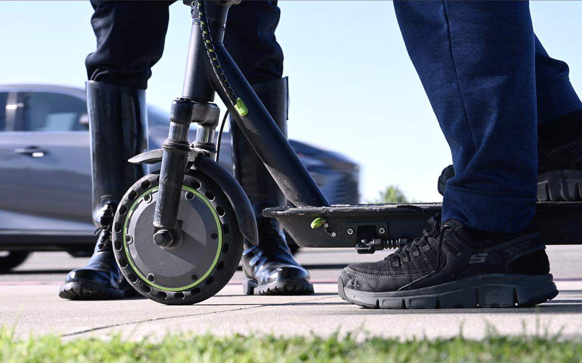 Fresno Police traffic officer Jason Hurley informs a Clovis North student of the laws that apply to e-scooter riders Thursday morning, May 21, 2026 in Clovis. The rider was 13 years old and riding on the sidewalk. Hurley said e-scooter riders need to have a driver’s license or driver’s permit, stay off sidewalks and ride with a helmet.