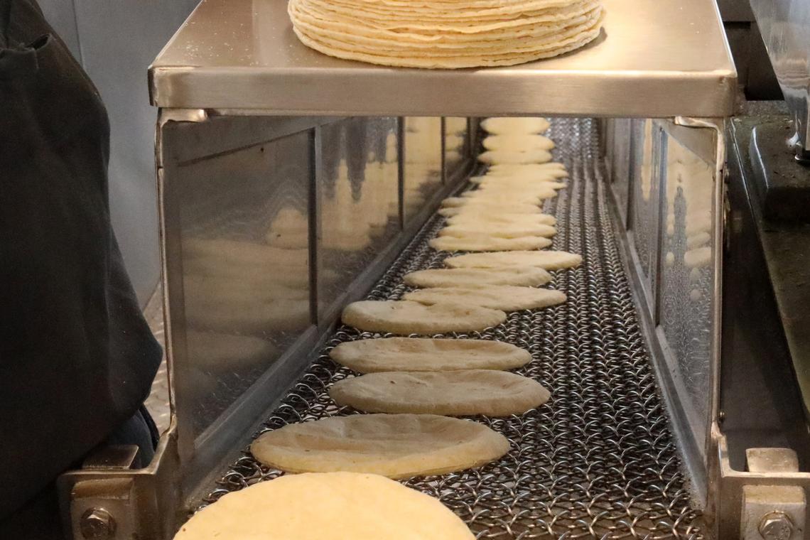 Tortillería Ortuño abrió sus puertas en el 4542 de la Avenida Belmont en Fresno el 10 de septiembre del 2023. La ubicación en Fresno es la segunda sucursal para Ramiro Ortuño Ortiz y su familia, ya que hace tres años abrió dos tortillerías móviles en Modesto.