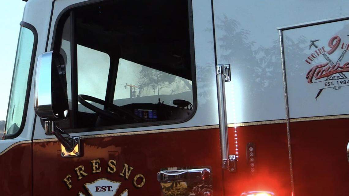 Person suffers facial burns in Fresno two-story apartment fire, officials say
