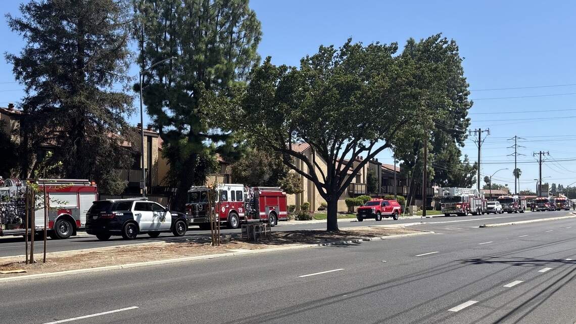 Apartment fire near Ashlan/West in Fresno kills pet, displaces several residents