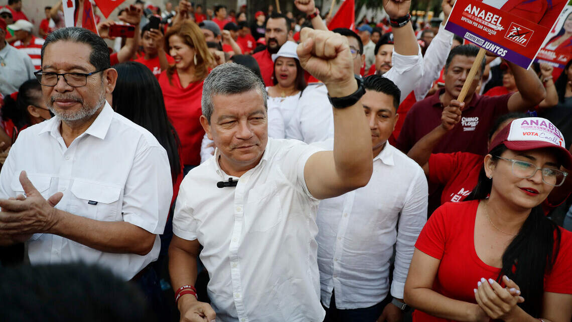 Manuel Flores, segundo por sorpresa en sondeos salvadoreños pero con escasas esperanzas