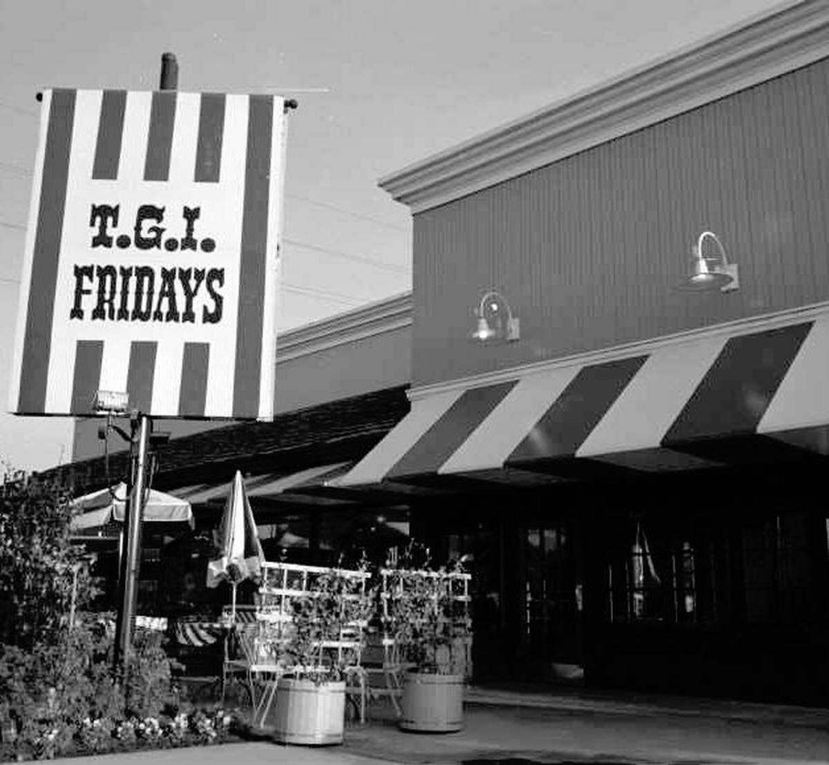 This Fresno Bee file photo shows TGI Fridays as it looked in 1994. The restaurant is 45 years old.