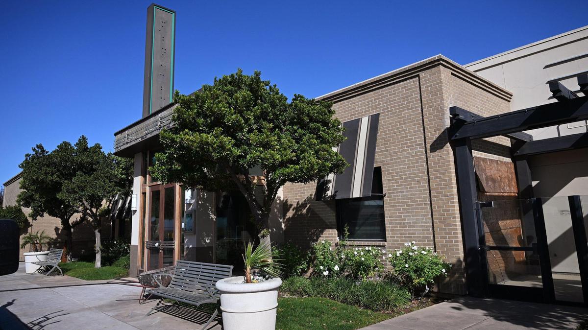 The Daily Grill, long empty in the Park Place center at Palm and Nees avenues, has a new tenant.