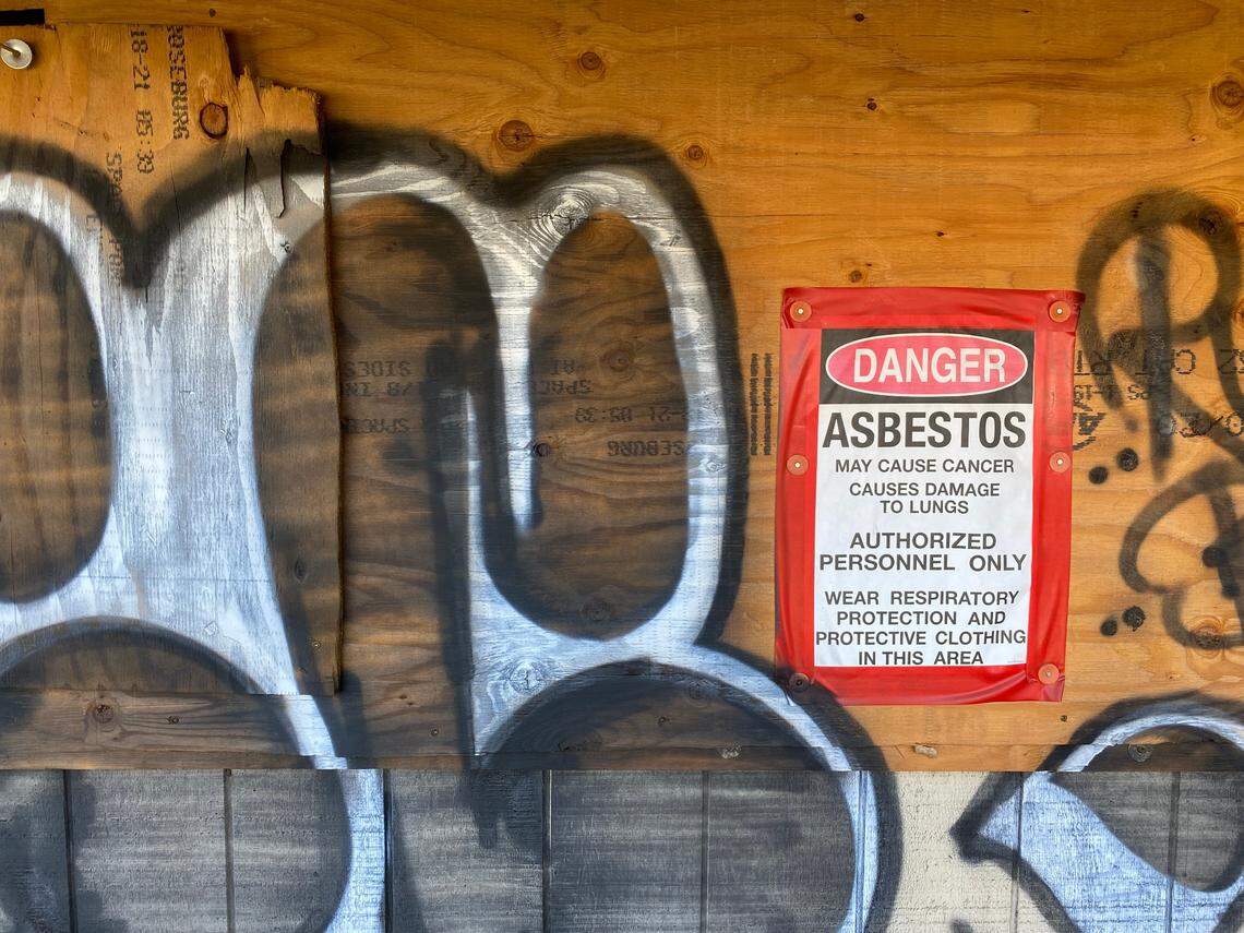 An office building at 695 W. Shaw Ave. sticks out in the Fig Garden neighborhood with its unkempt grass and walls covered in tagging on Wednesday, Jan. 26, 2022.