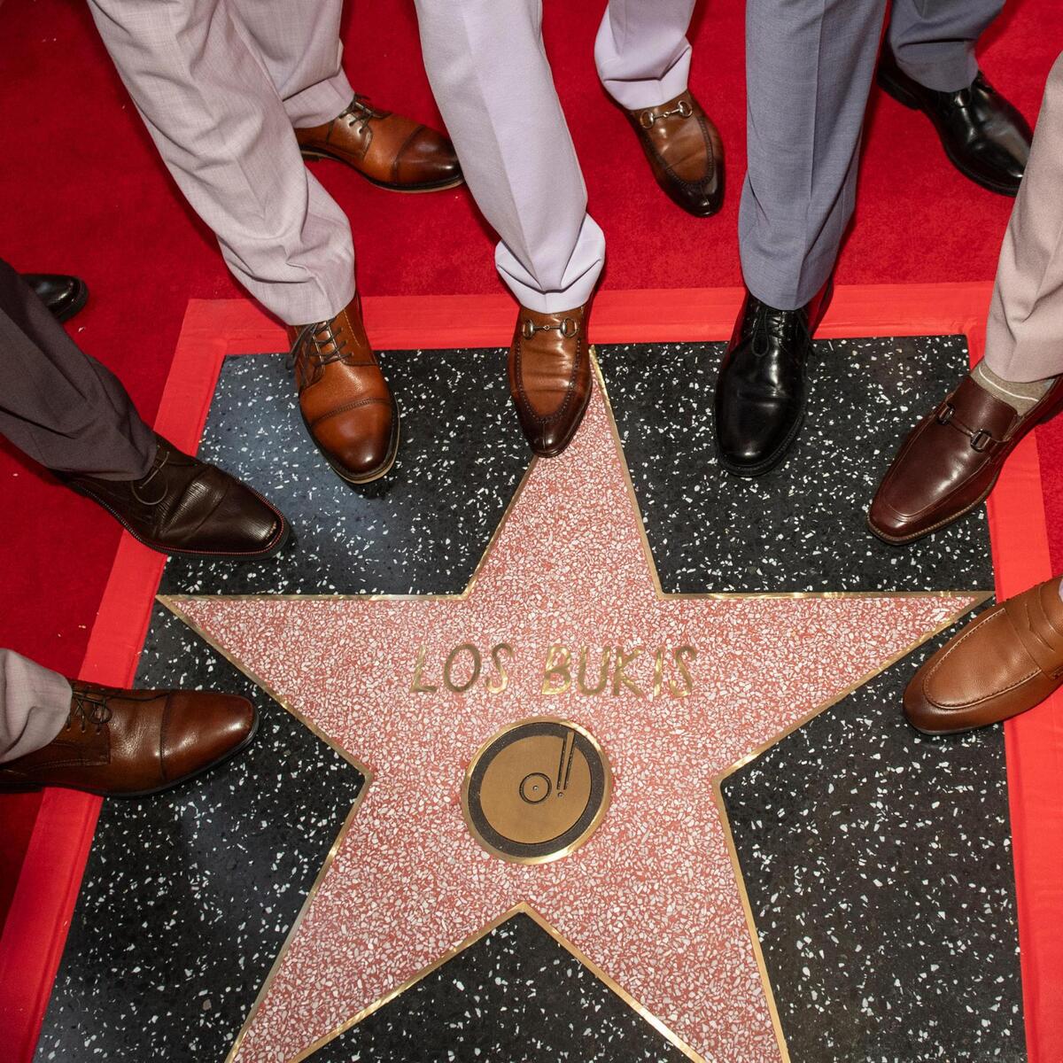 Los Bukis recibieron la estrella 2,817 en el Paseo de la Fama de Hollywood.