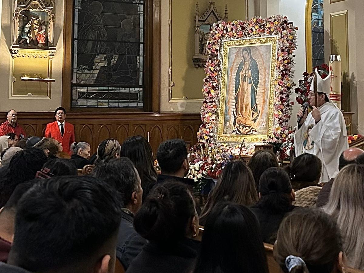 Joseph Brennan, obispo de la diócesis&nbsp;de Fresno, celebro&nbsp;a Nuestra Señora&nbsp;de Guadalupe en la Catedral de San Juan con un rosario, mañanitas&nbsp;y misa el 12 de diciembre.