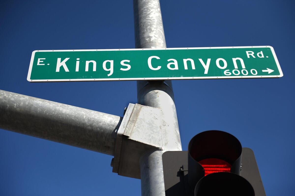 El concejal de Fresno Luis Chávez encabeza una iniciativa para cambiar el nombre de Kings Canyon Rd a Avenida César Chávez.
