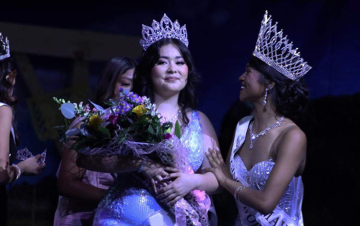 Vivanna Zavala Delgado recibio una beca de $1,250 por terminar en segundo lugar en el certamen Señorita Cinco de Mayo en Dinuba el 25 de abril.  Ella también gano el título de Miss Simpatía con beca de $500.