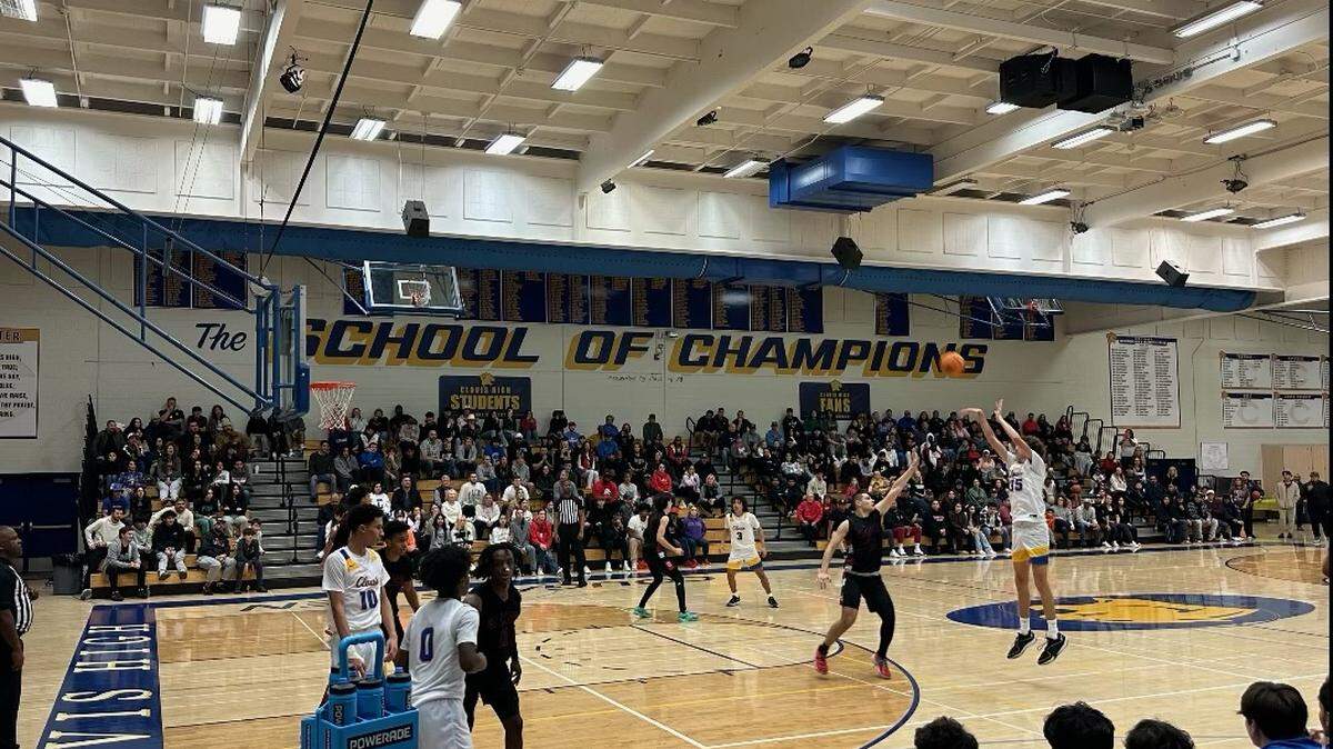 Clovis’ Jackson Scarborough goes up for a shot against Sanger in the championship game of the Clovis Elks Classic on Saturday, Dec. 30, 2023.
